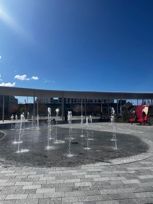 Sentral Og Lys Med Stor Uteplass Og Gratis Parkering *